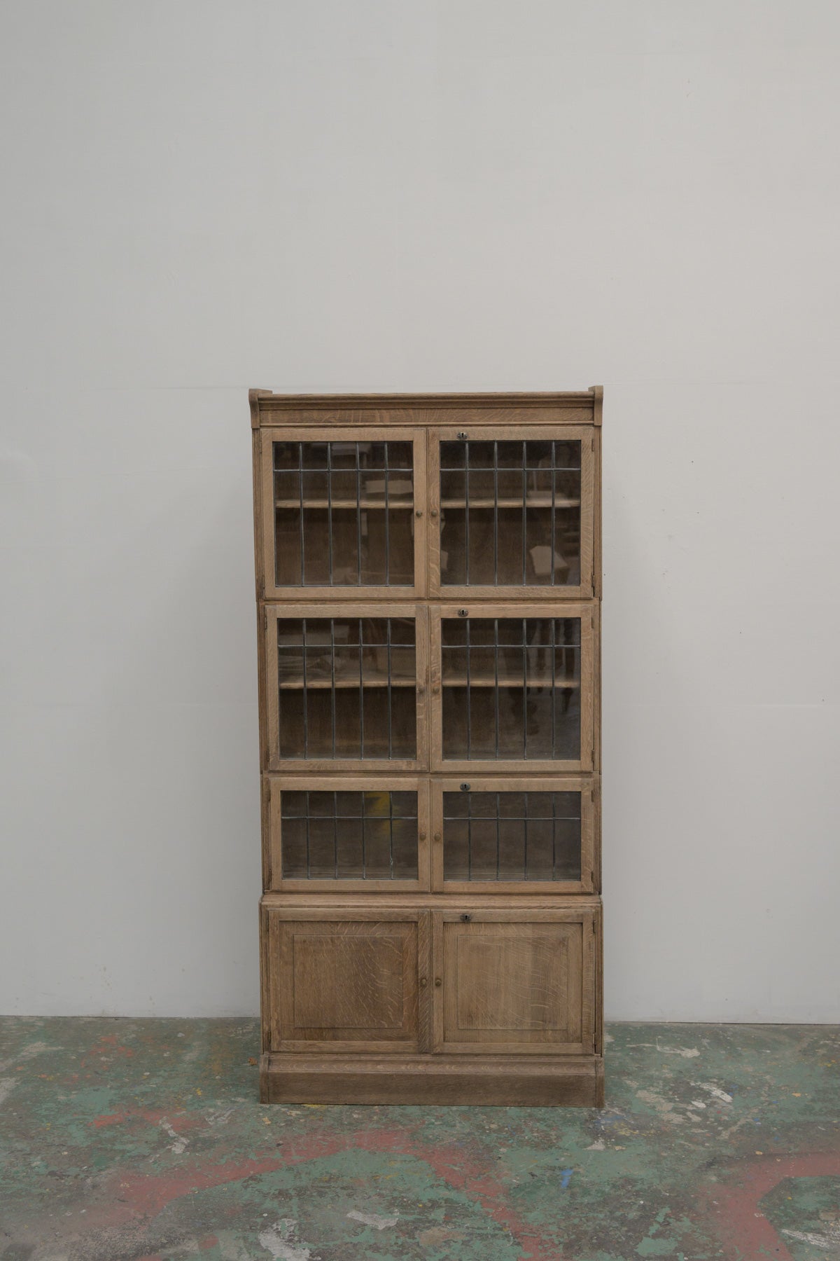 #0765 glass cabinet