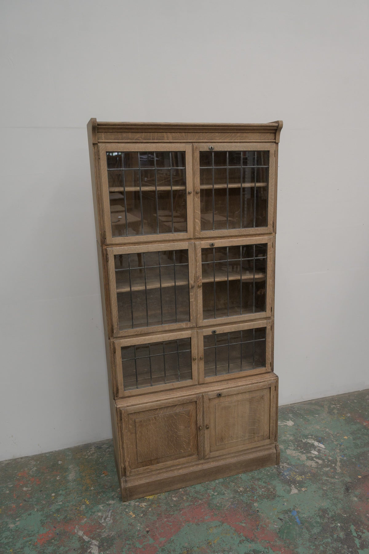 #0765 glass cabinet