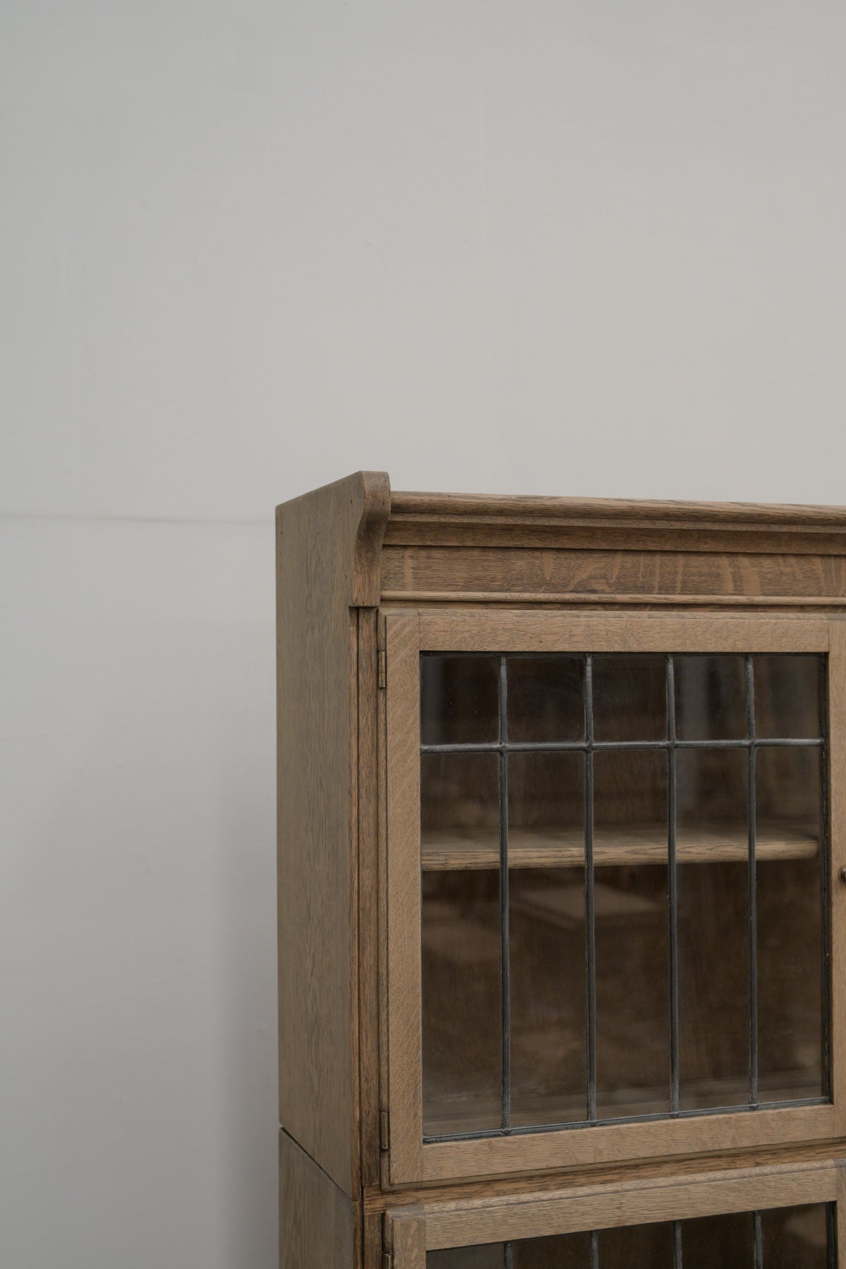 #0765 glass cabinet