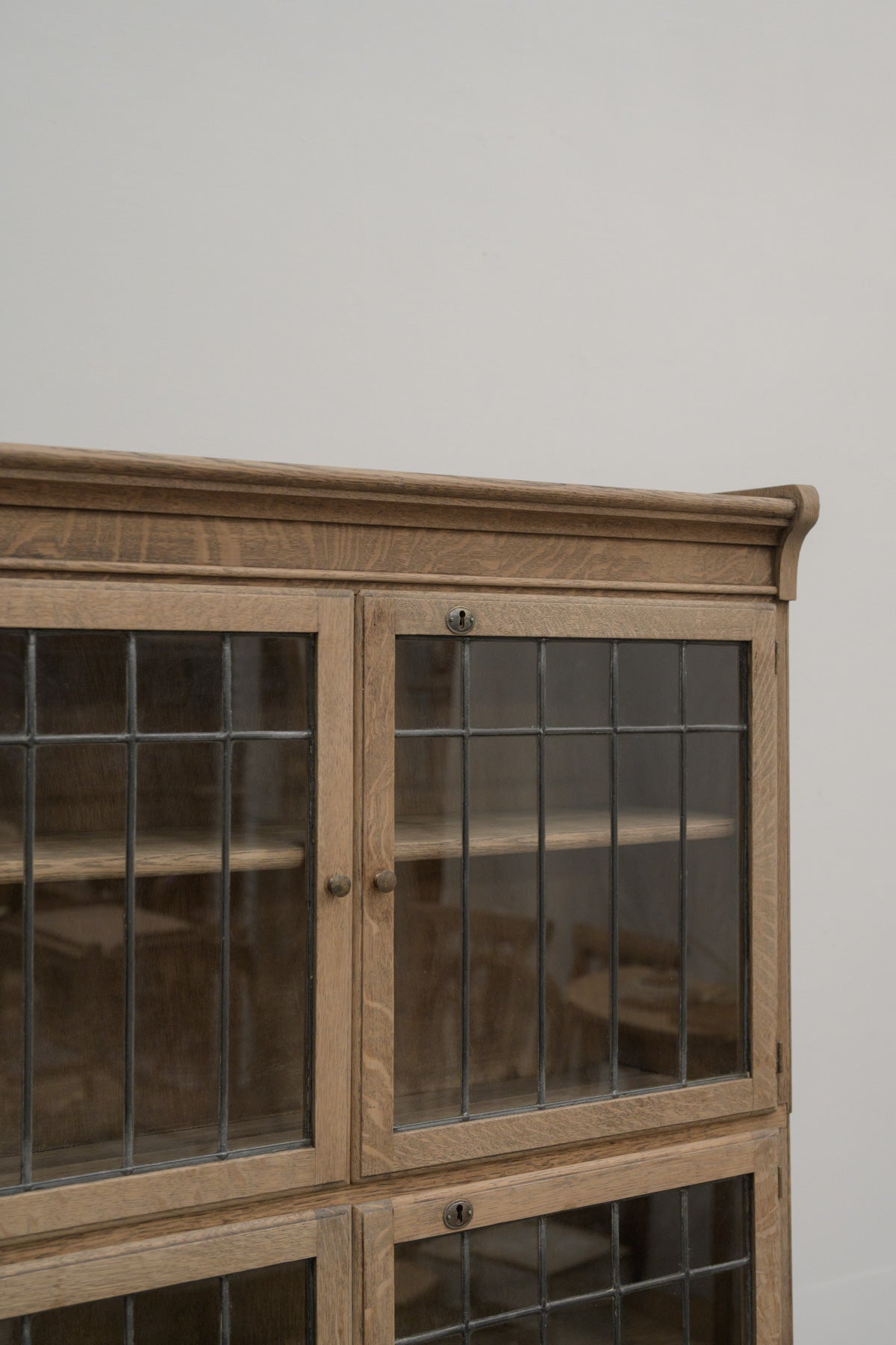 #0765 glass cabinet