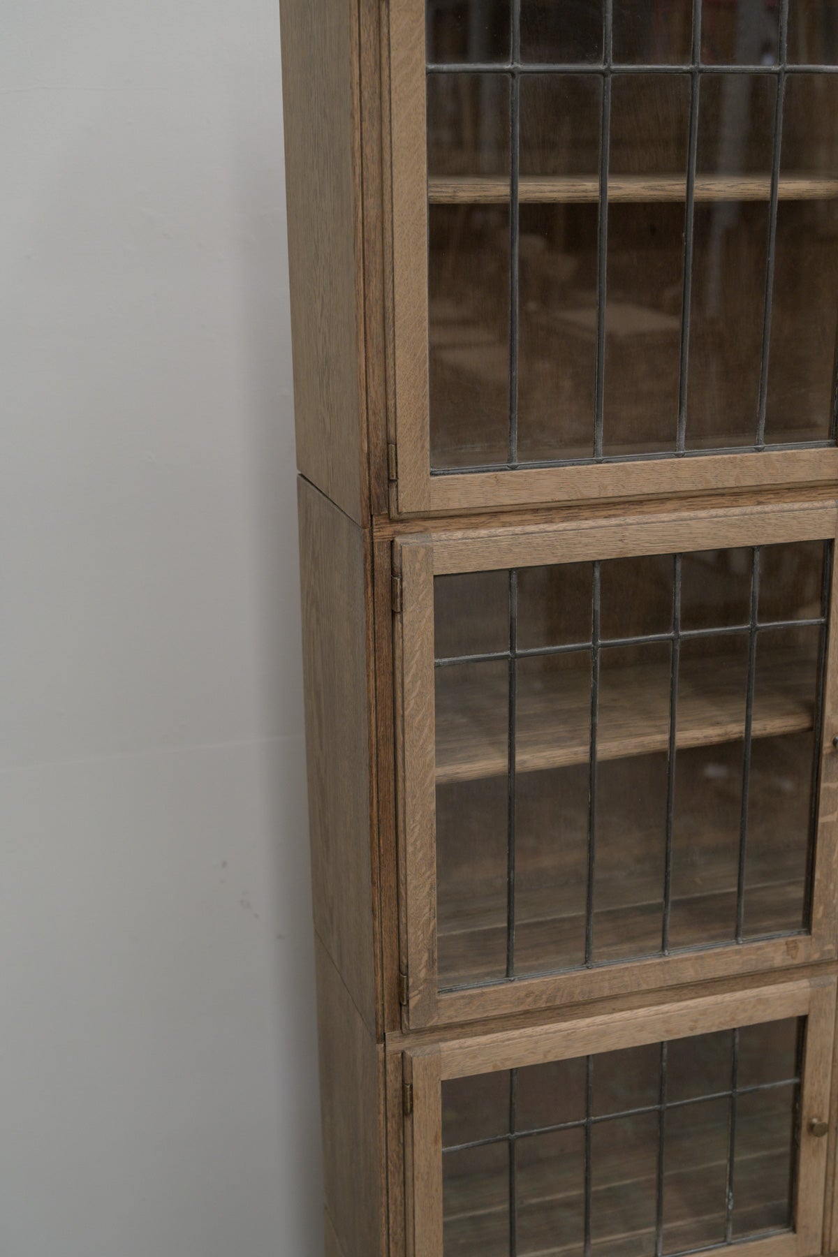 #0765 glass cabinet