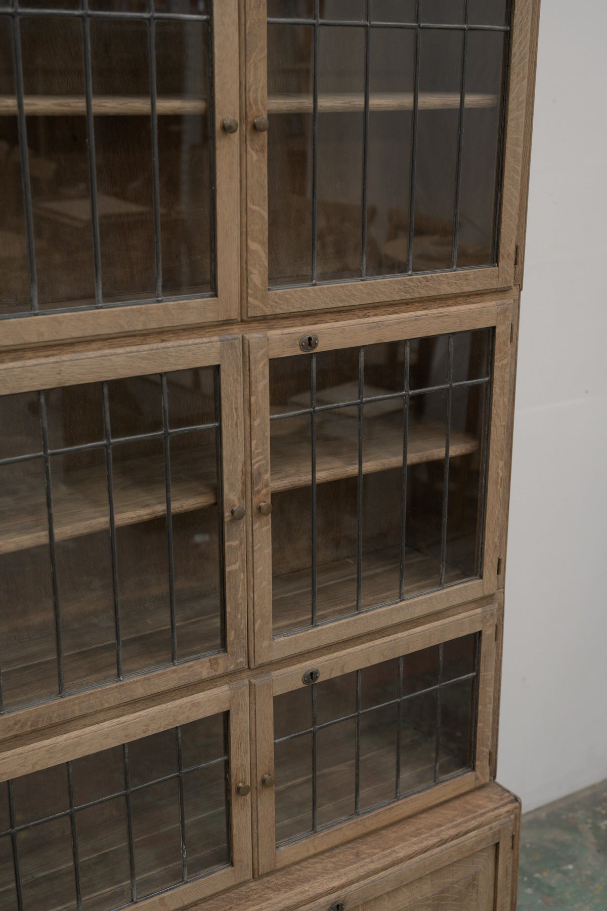 #0765 glass cabinet