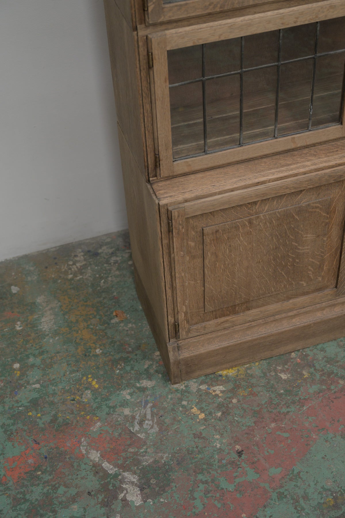 #0765 glass cabinet