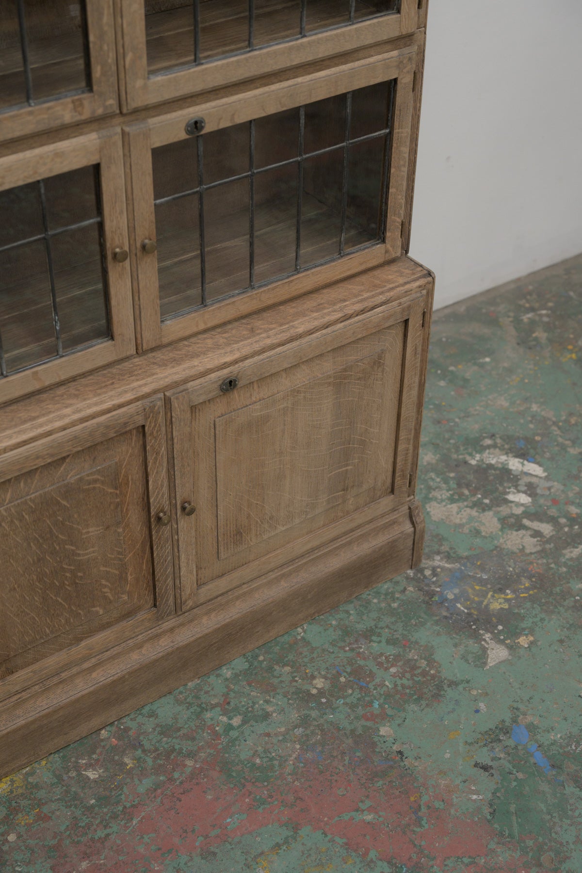 #0765 glass cabinet