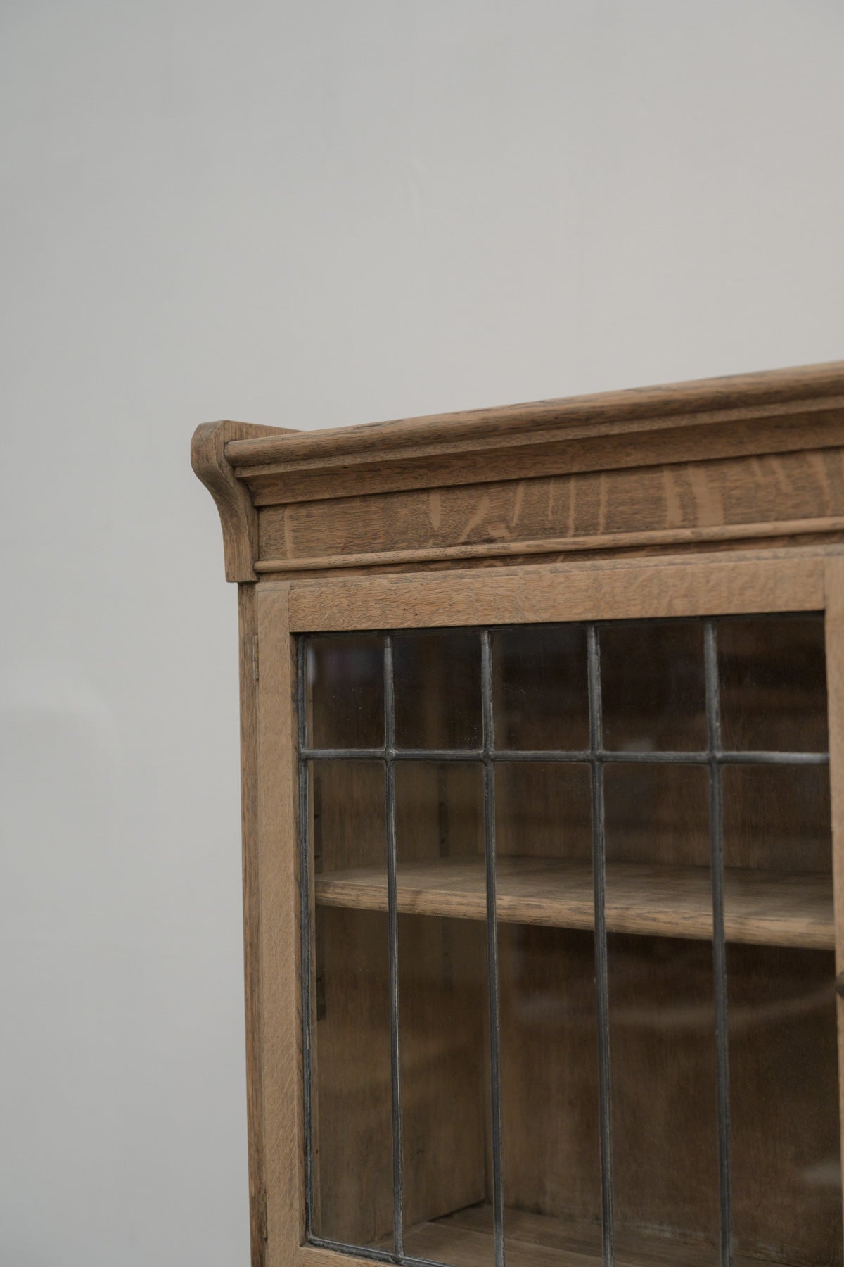 #0765 glass cabinet