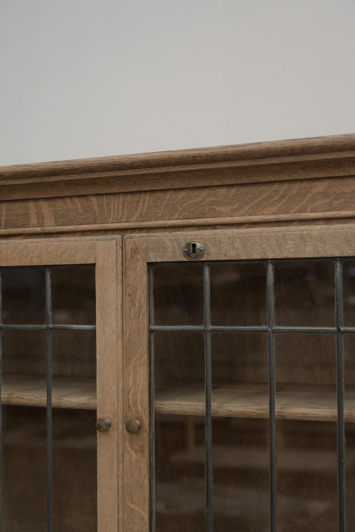 #0765 glass cabinet