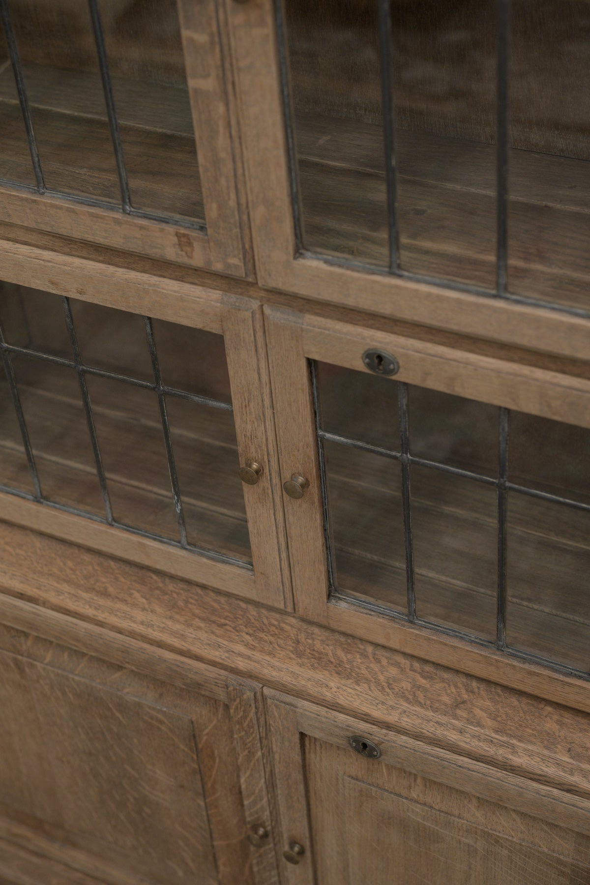 #0765 glass cabinet