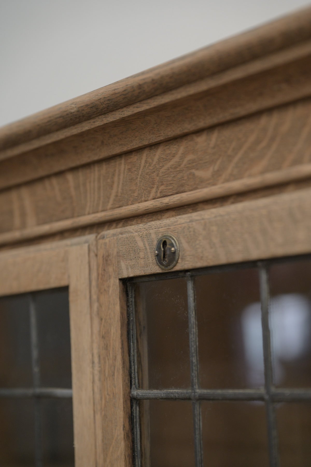 #0765 glass cabinet