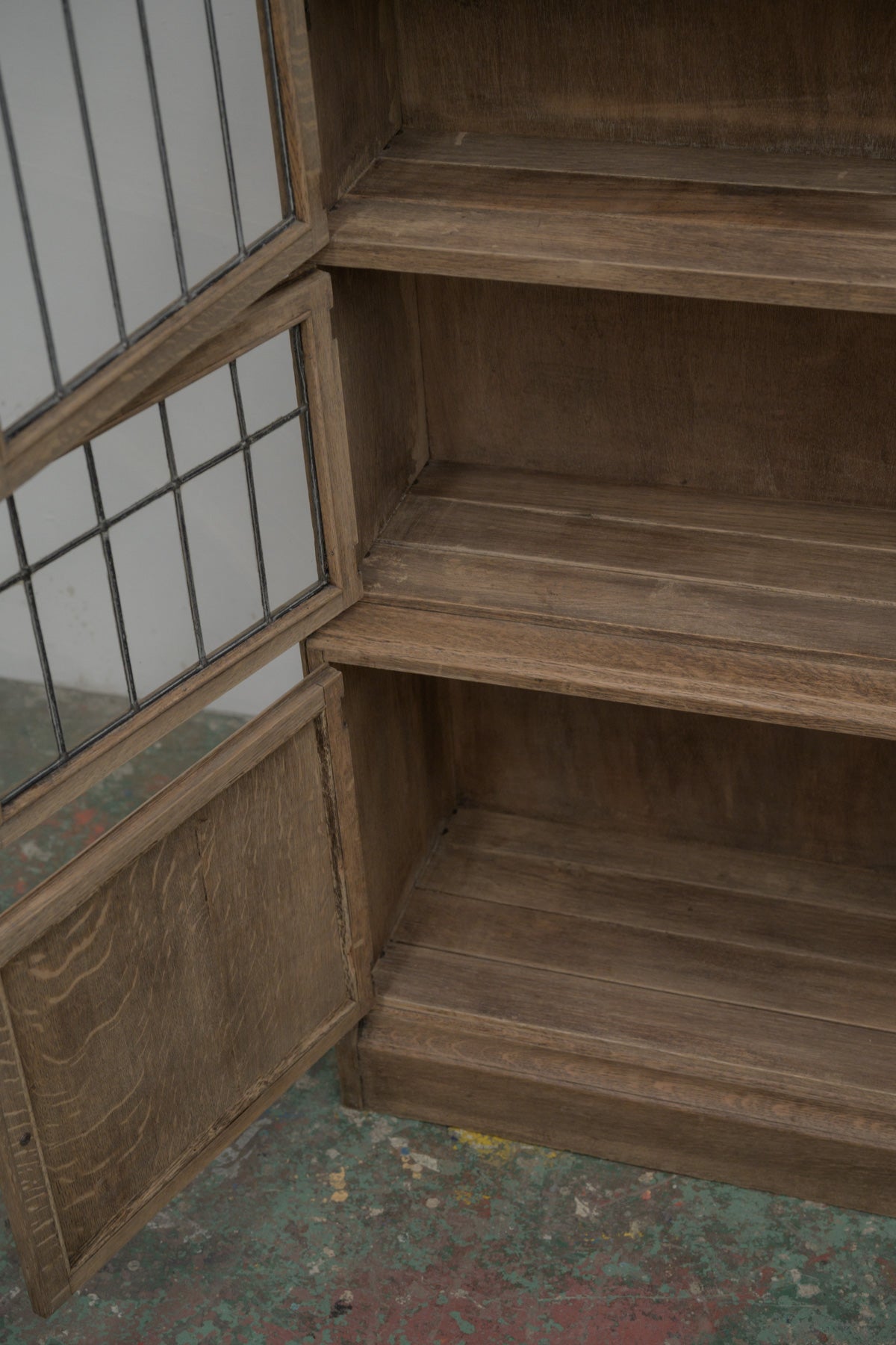 #0765 glass cabinet