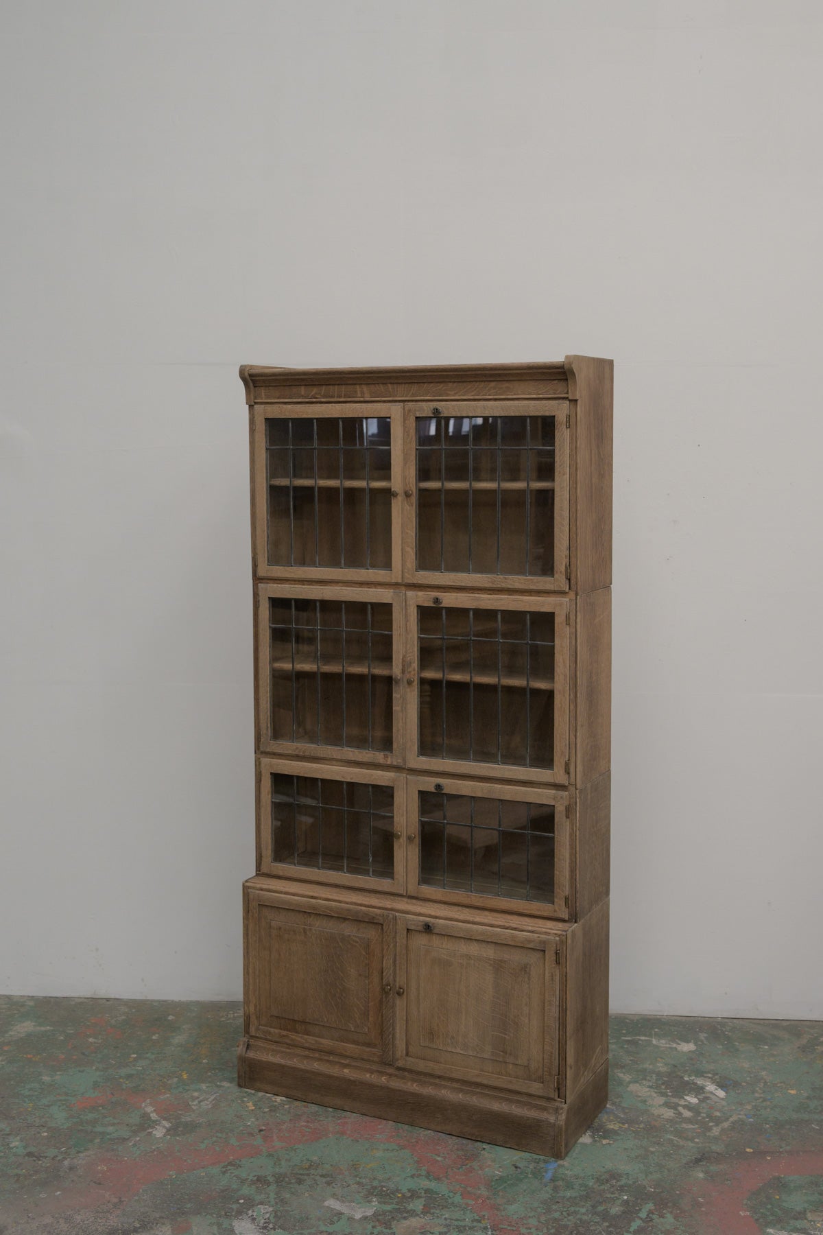 #0765 glass cabinet
