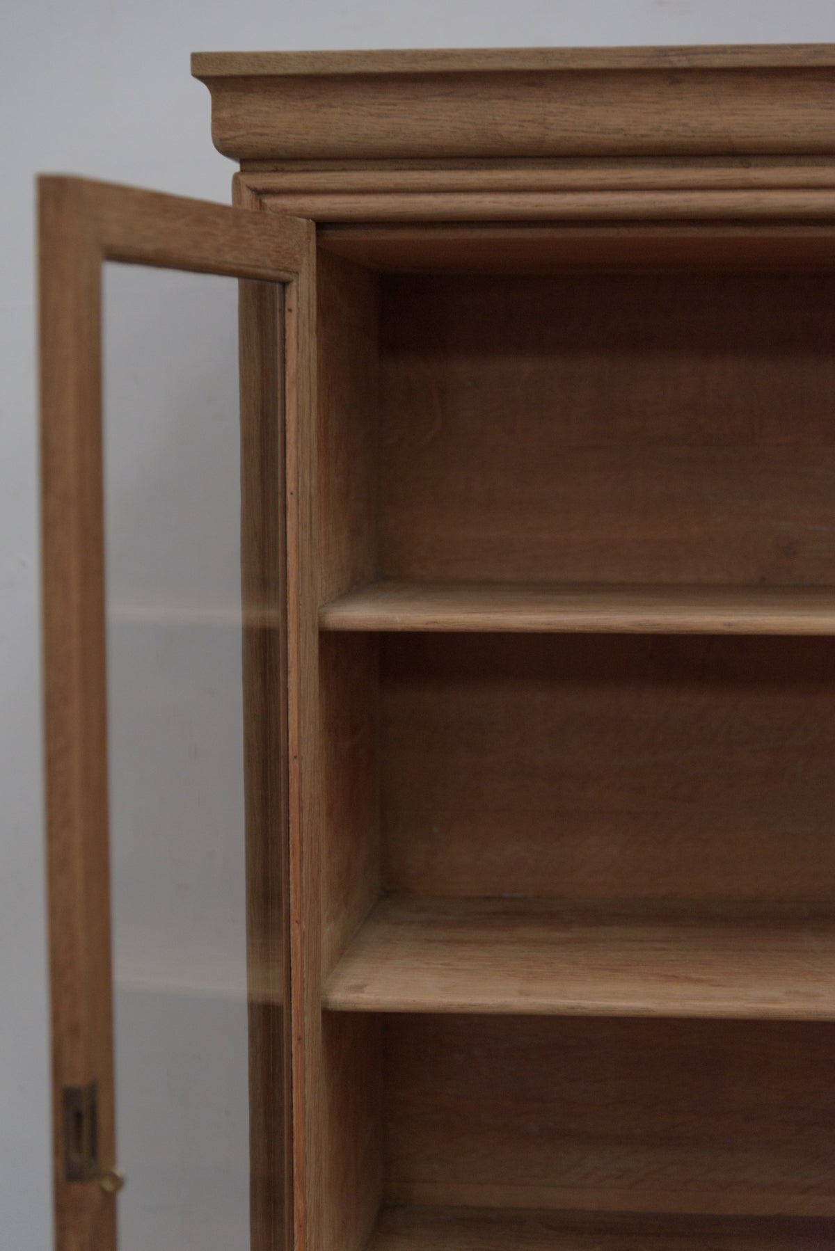#8695 cabinet
