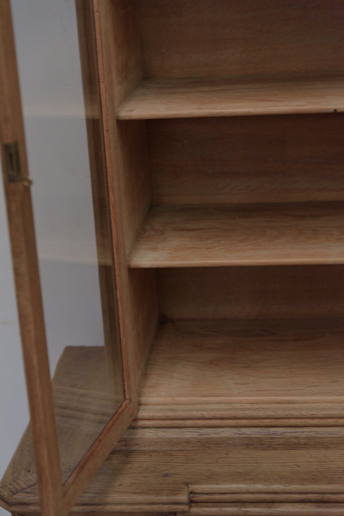 #8695 cabinet
