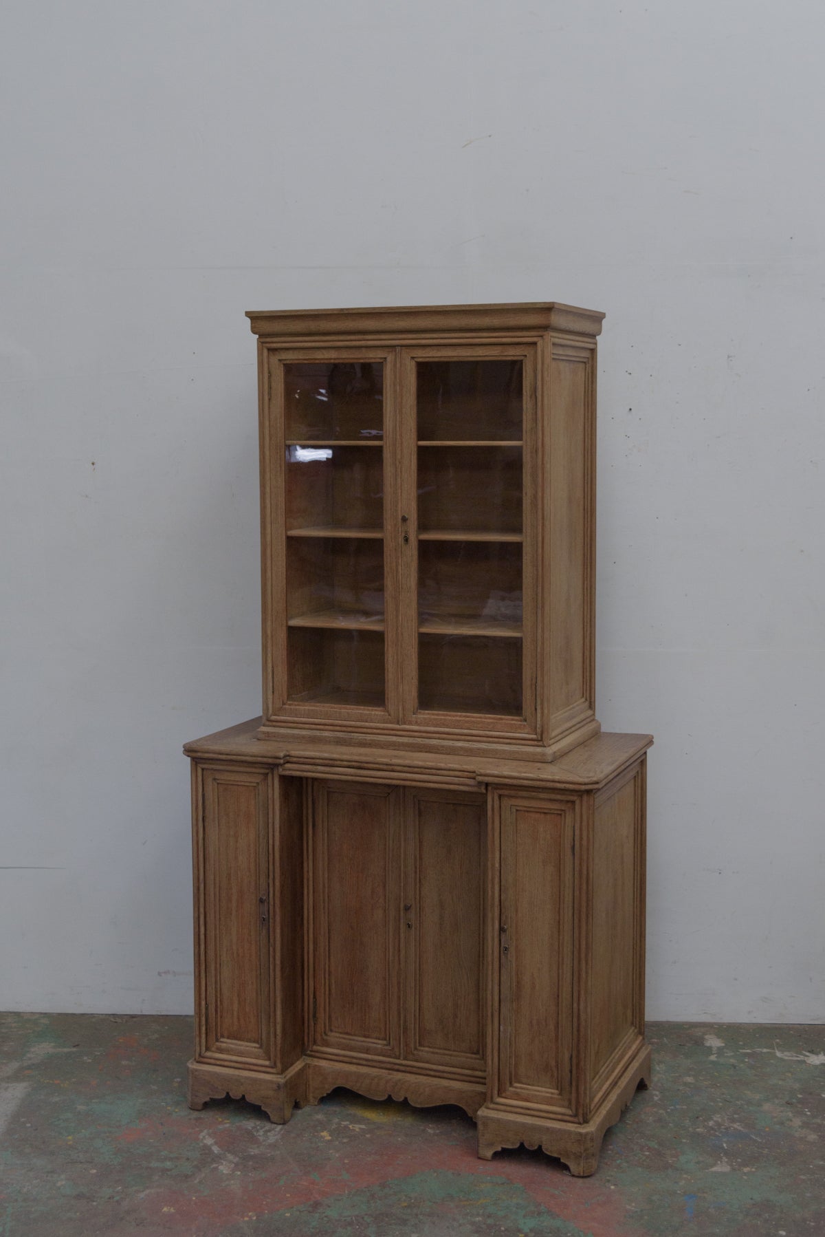 #8695 cabinet