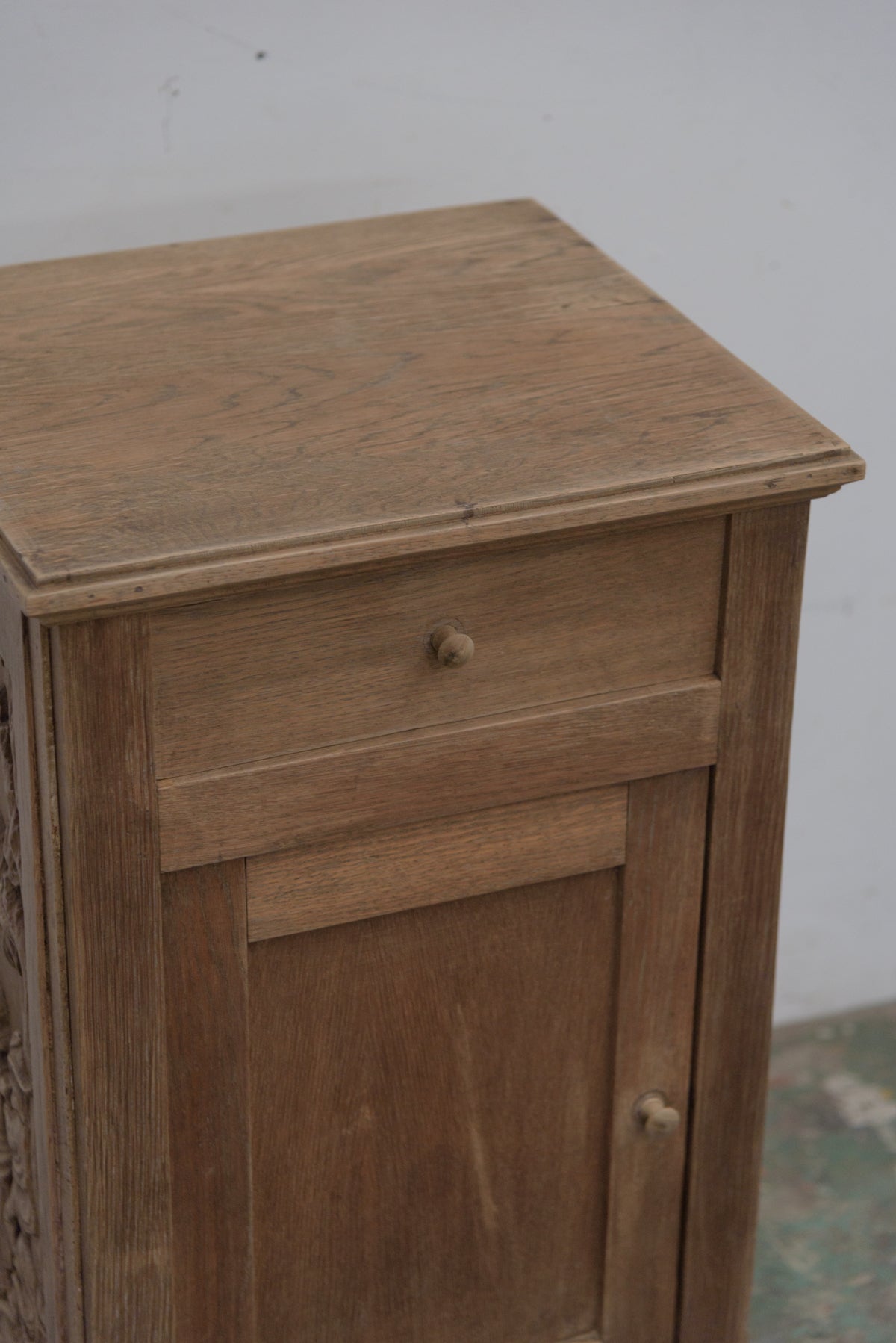 #8698 cabinet