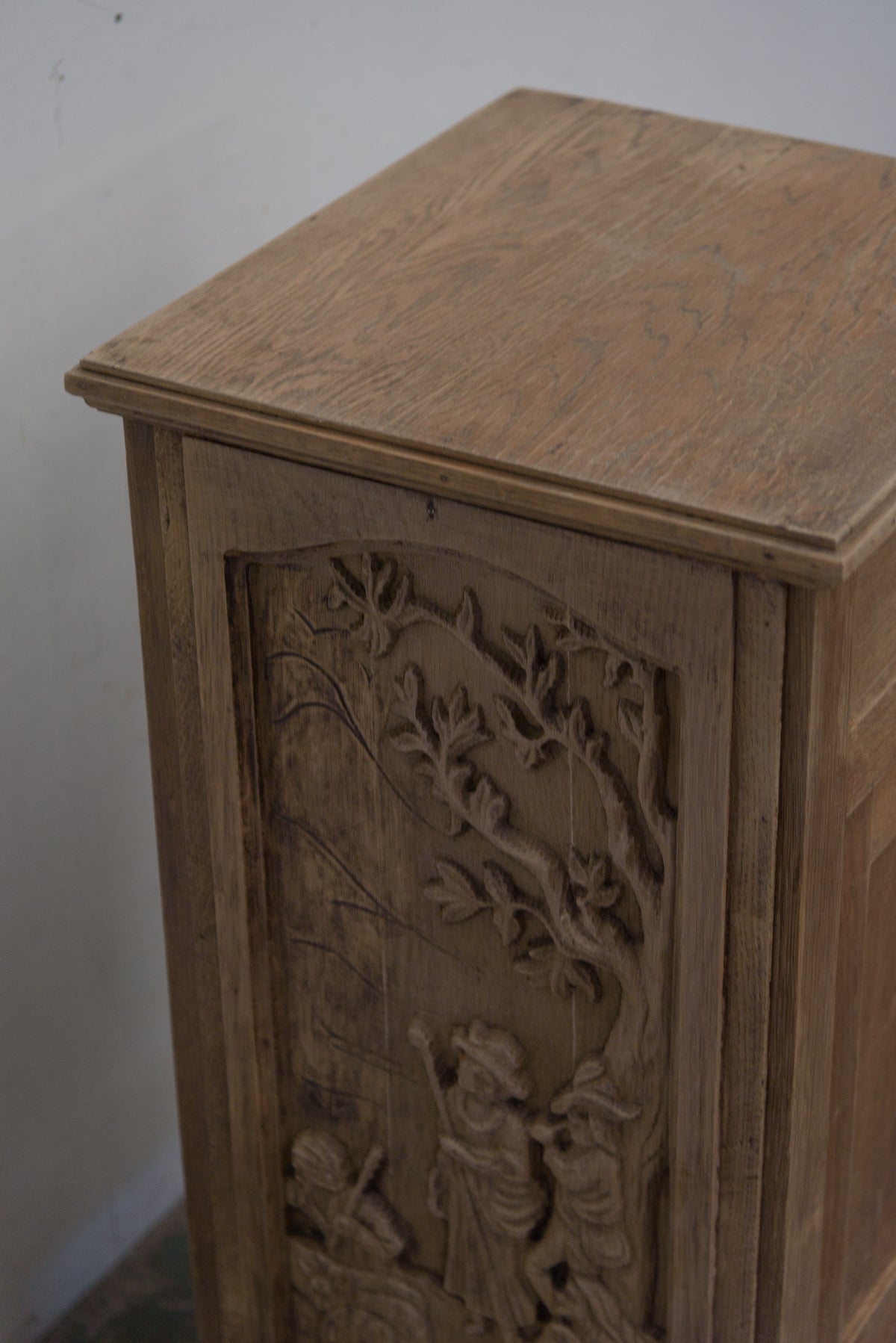 #8698 cabinet