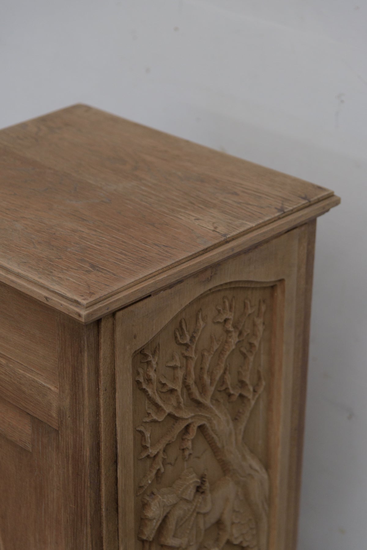 #8698 cabinet