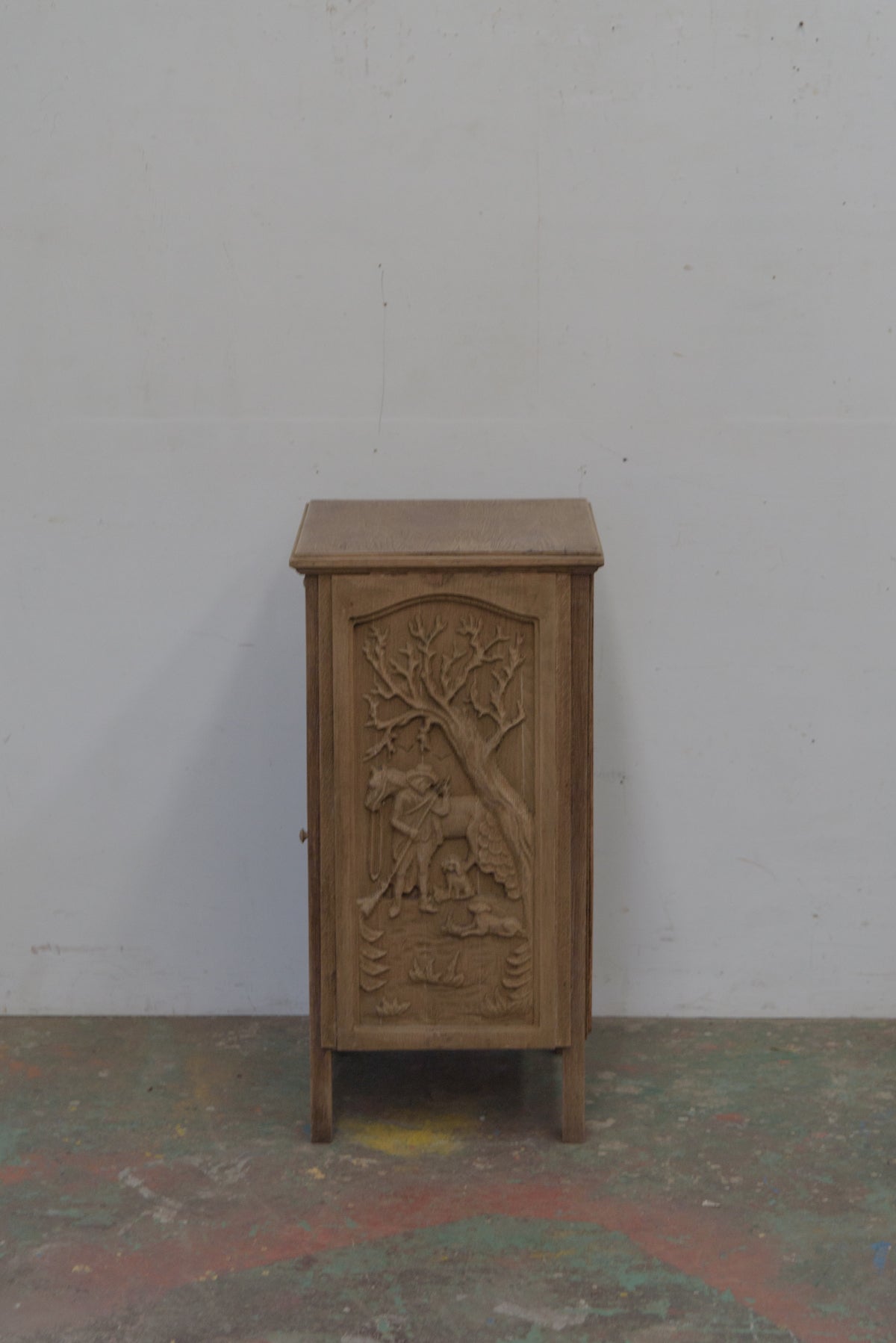 #8698 cabinet