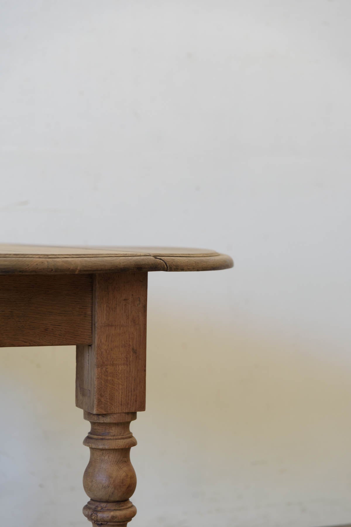 #9536 butterfly table