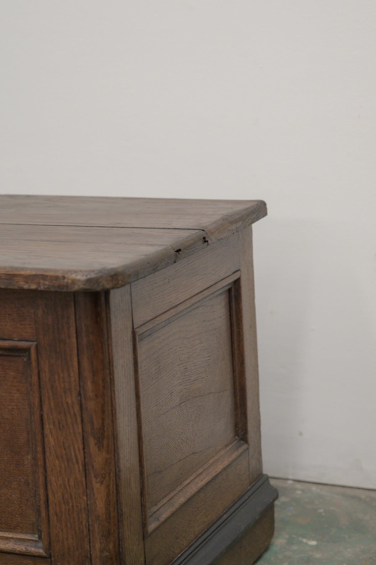 #0777 box bench