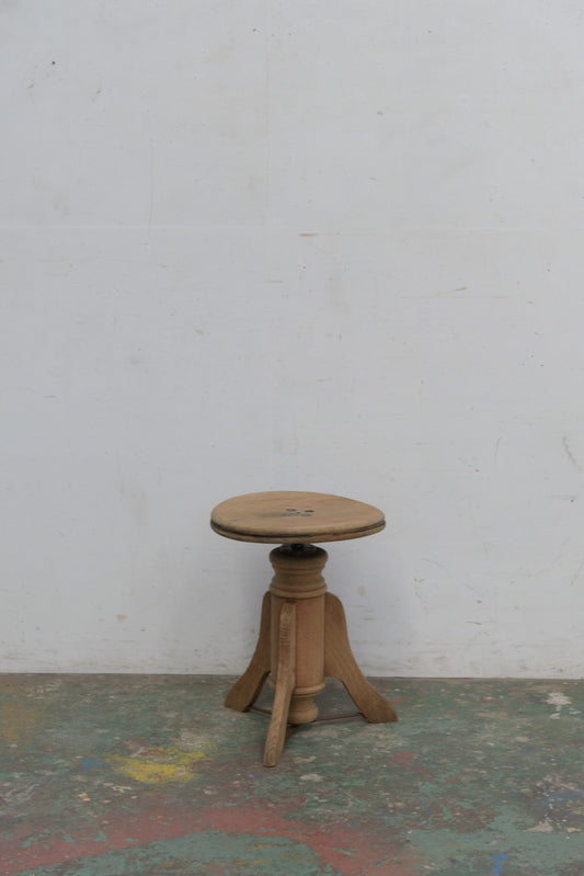 #9821 stool