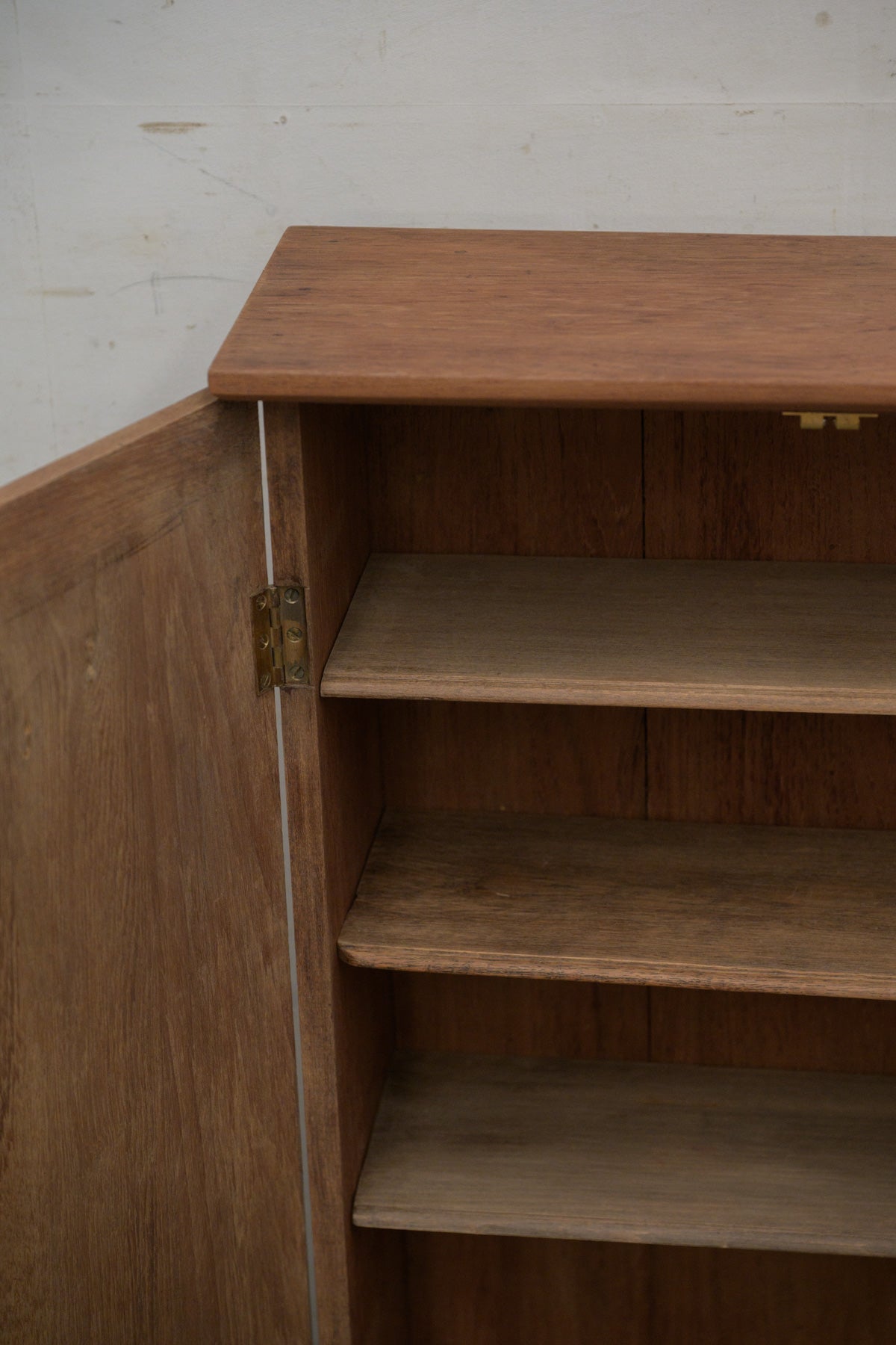 #0309 cabinet