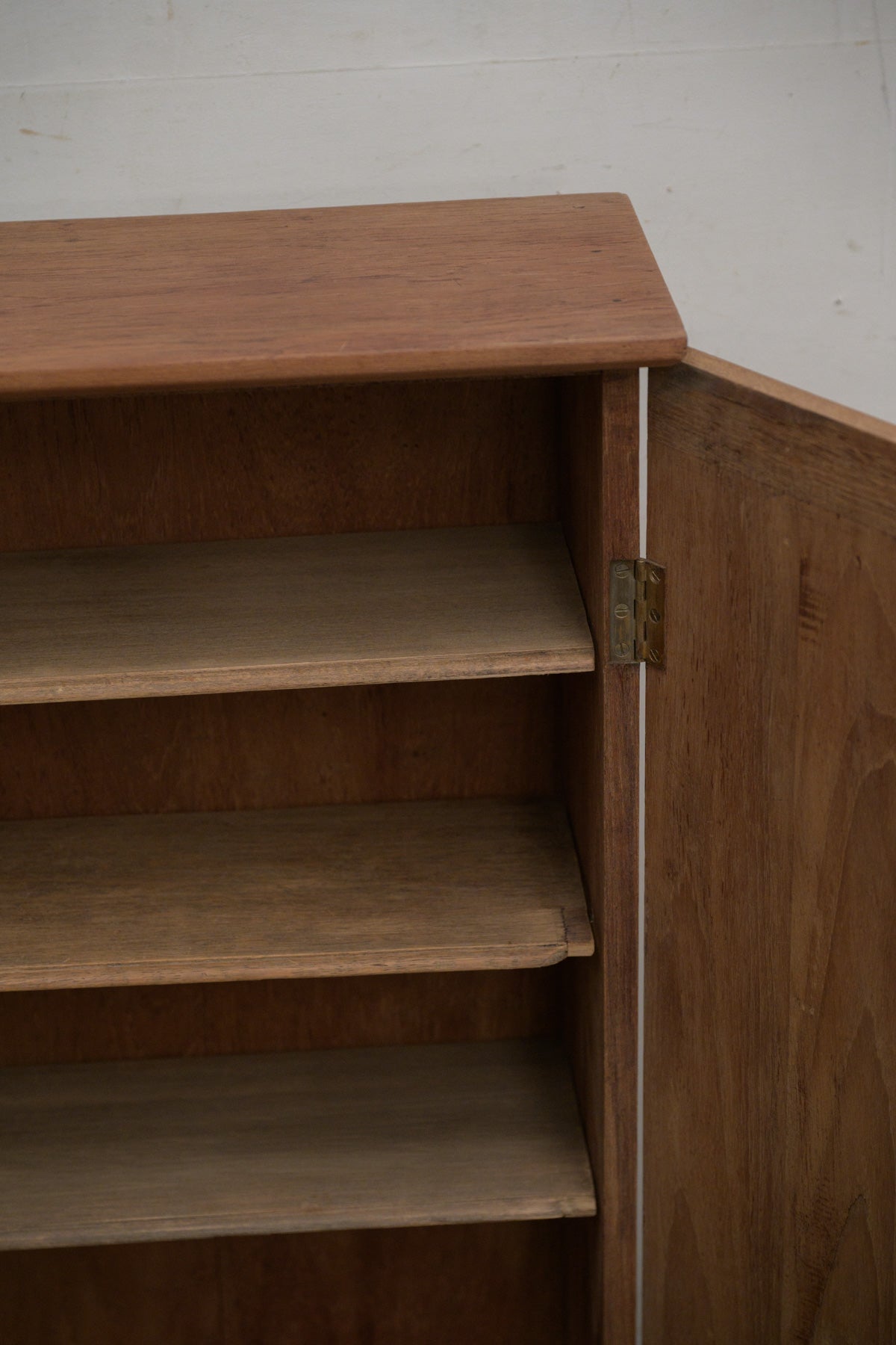 #0309 cabinet