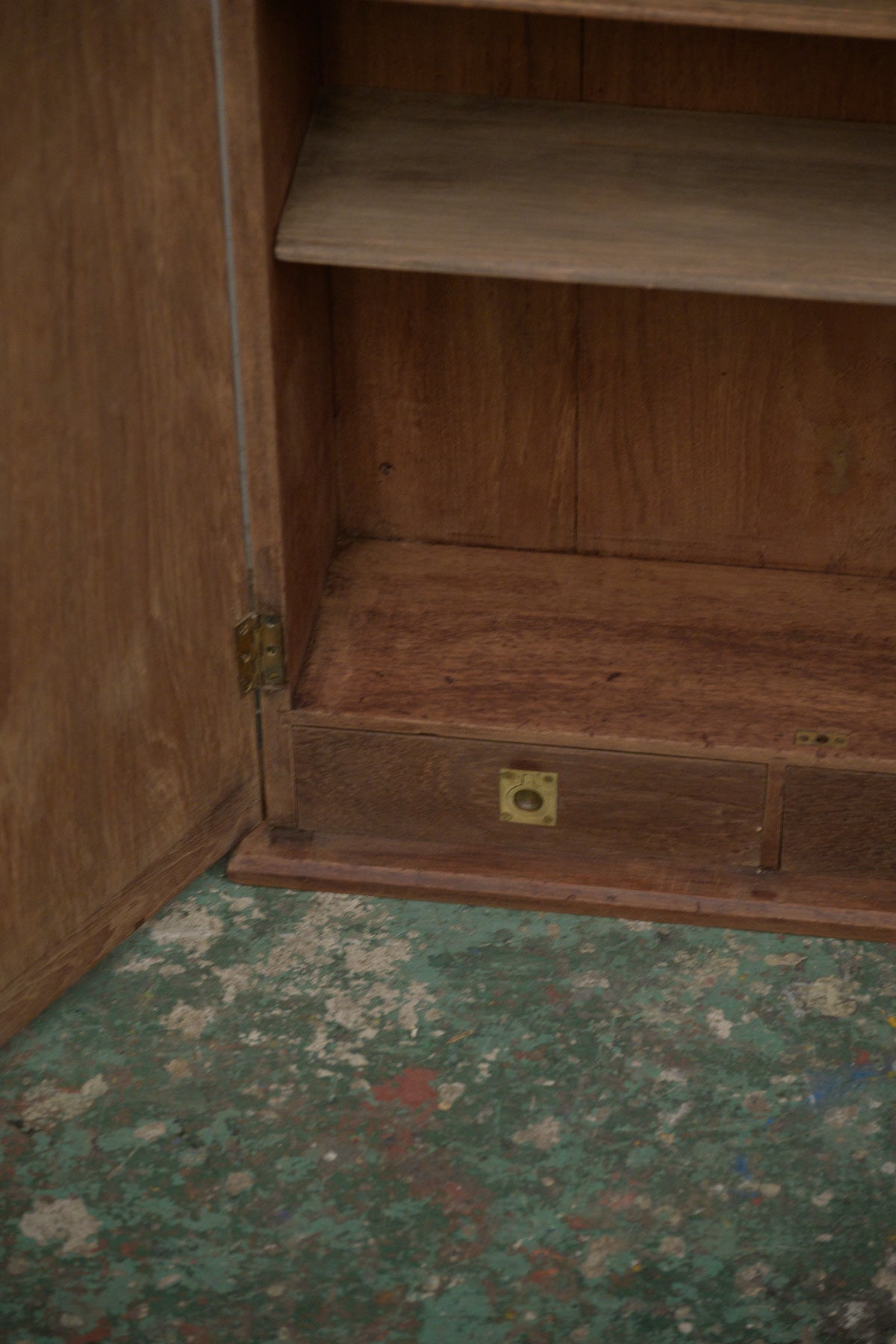 #0309 cabinet