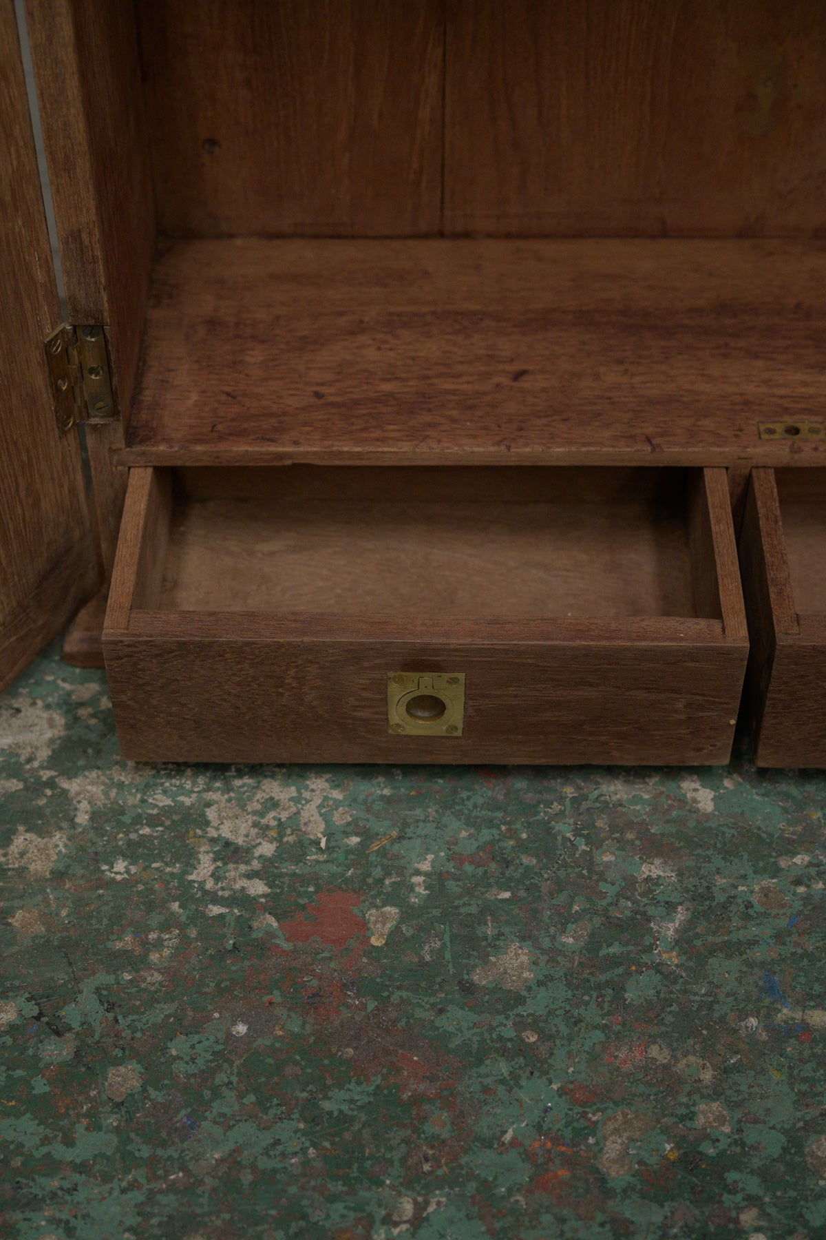 #0309 cabinet