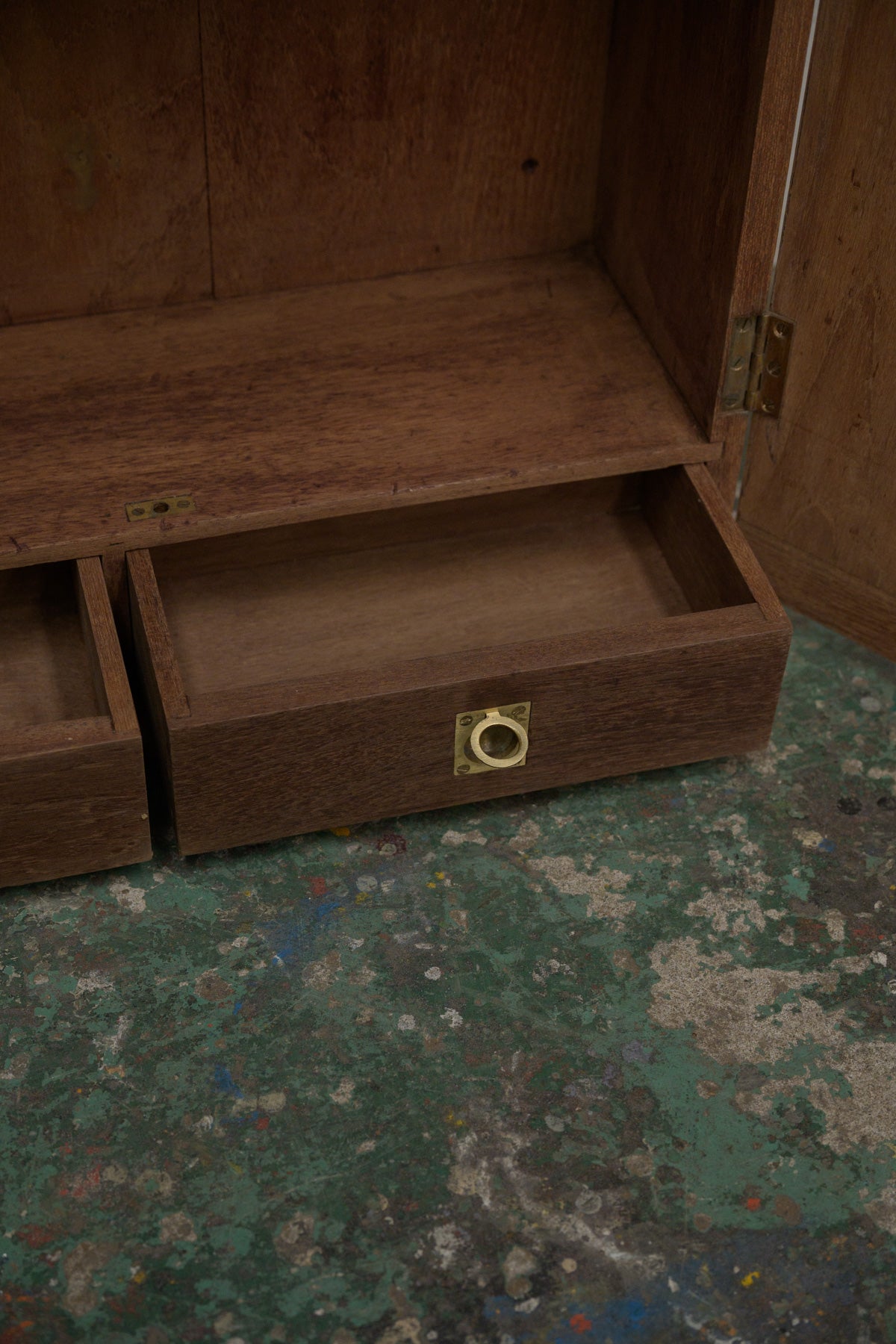 #0309 cabinet