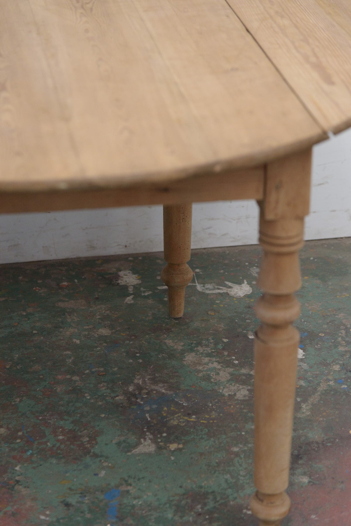 #9823 butterfly table