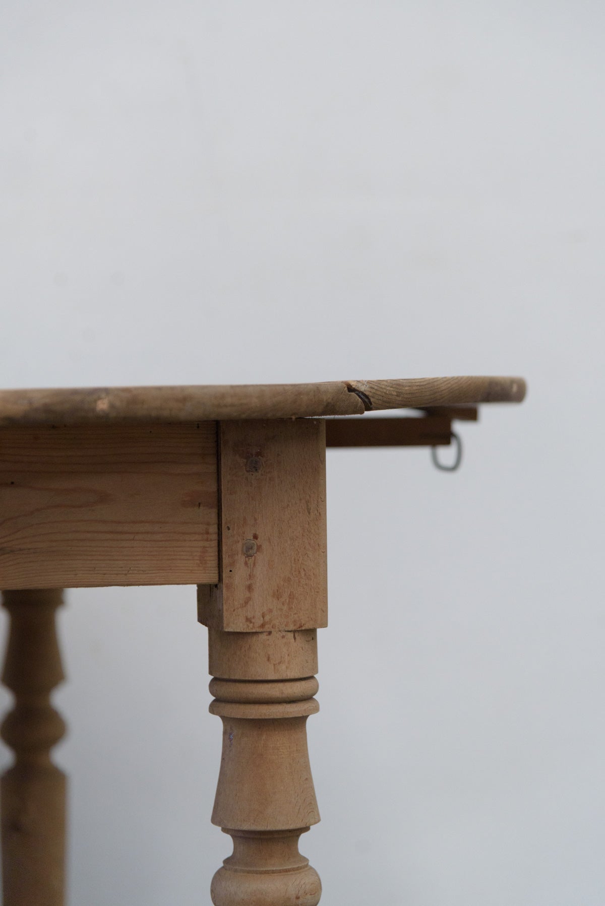 #9823 butterfly table