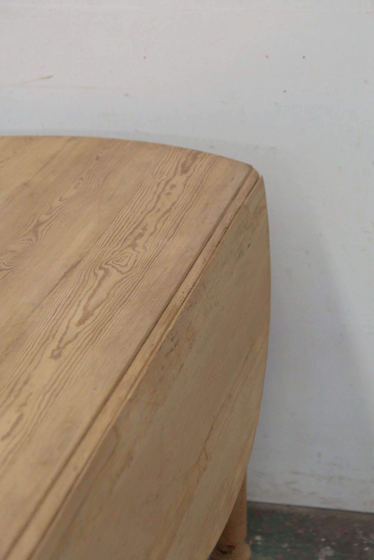 #9823 butterfly table