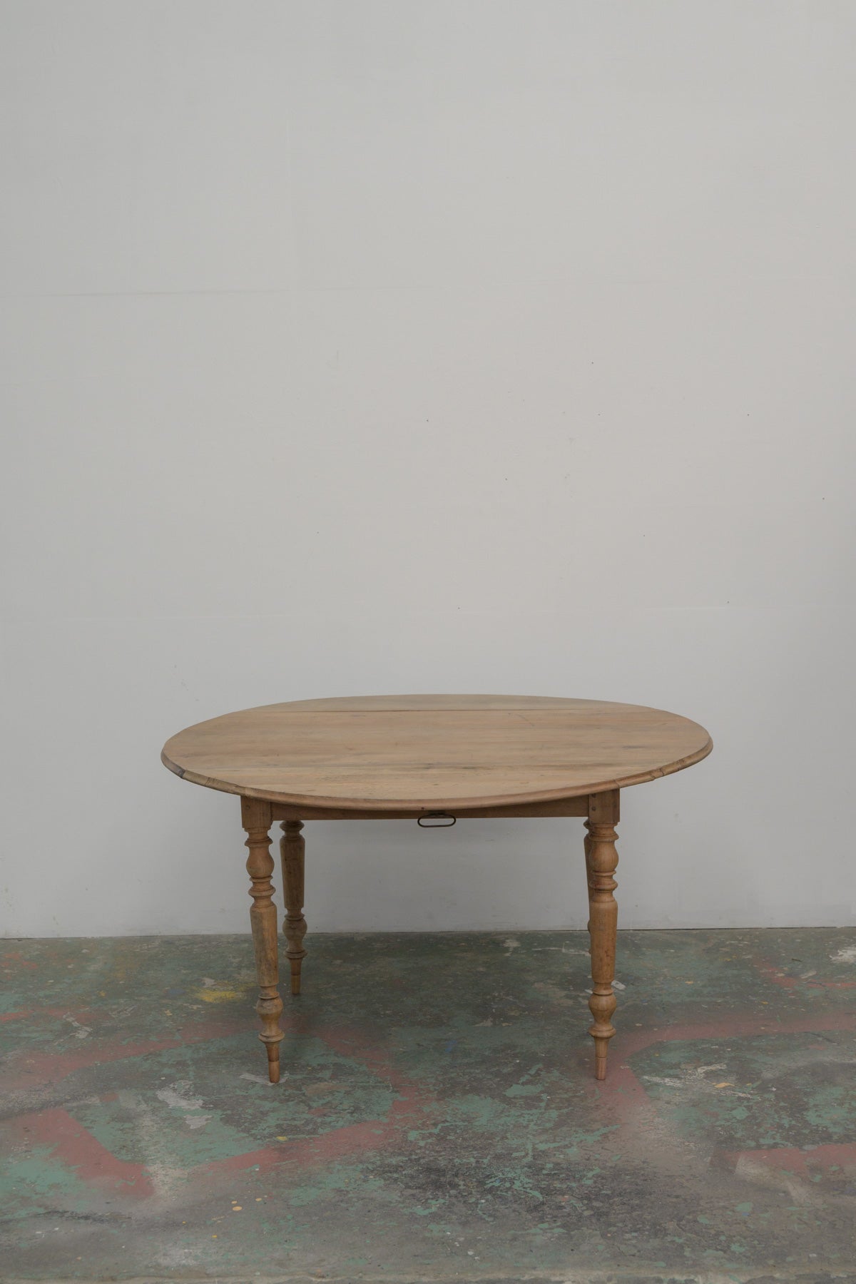 #0782 round table