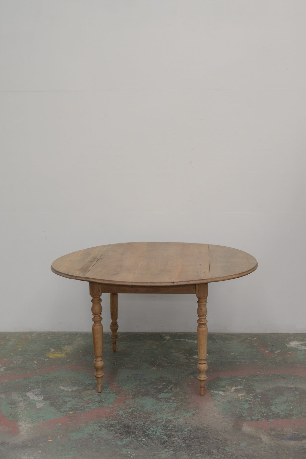 #0782 round table