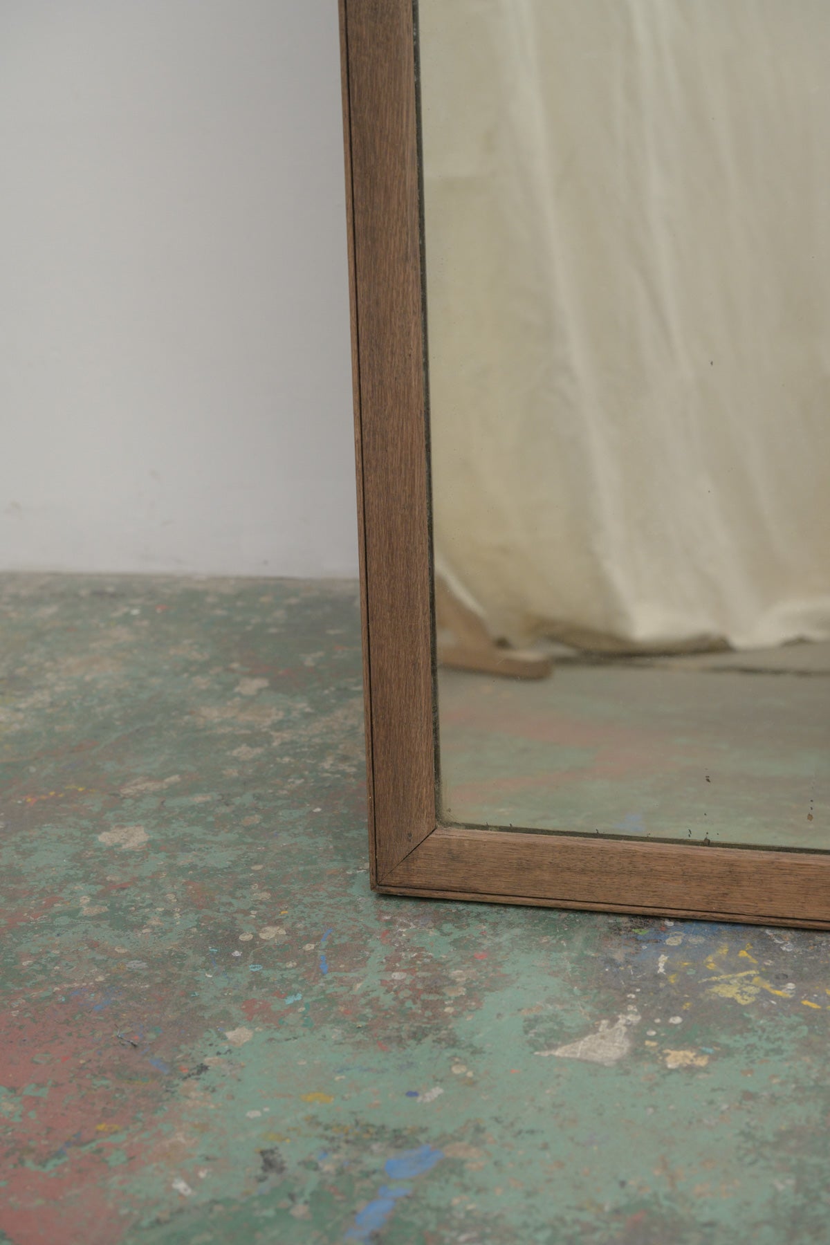 #0786 stand mirror