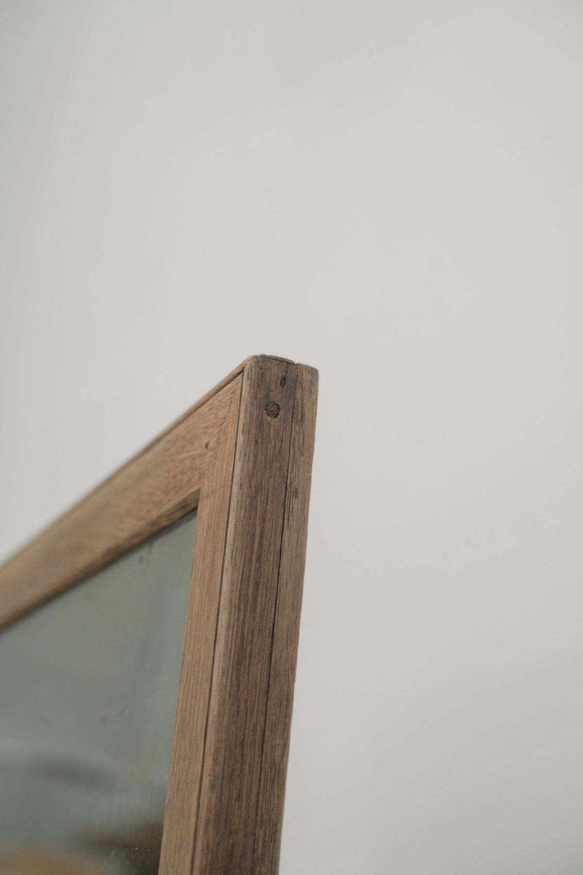 #0786 stand mirror