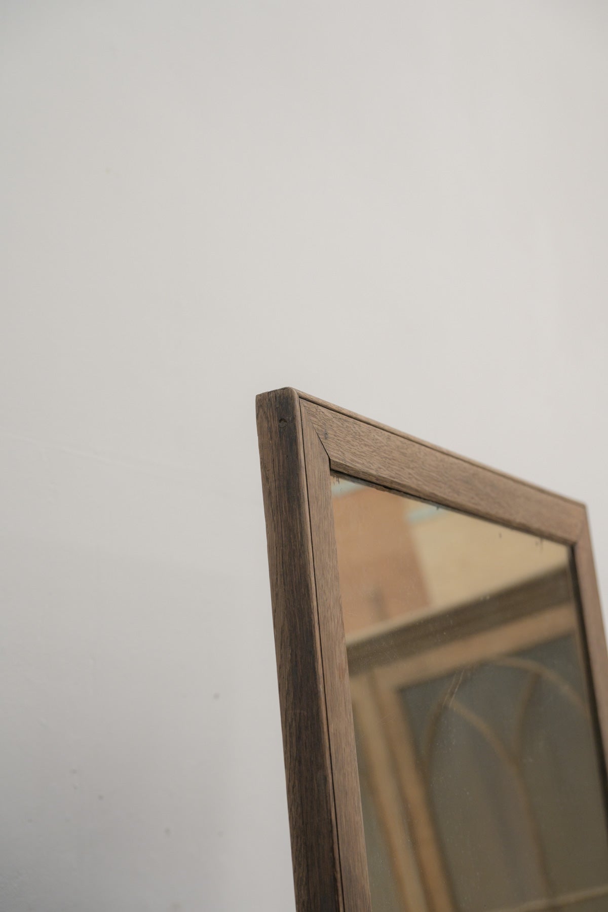 #0786 stand mirror