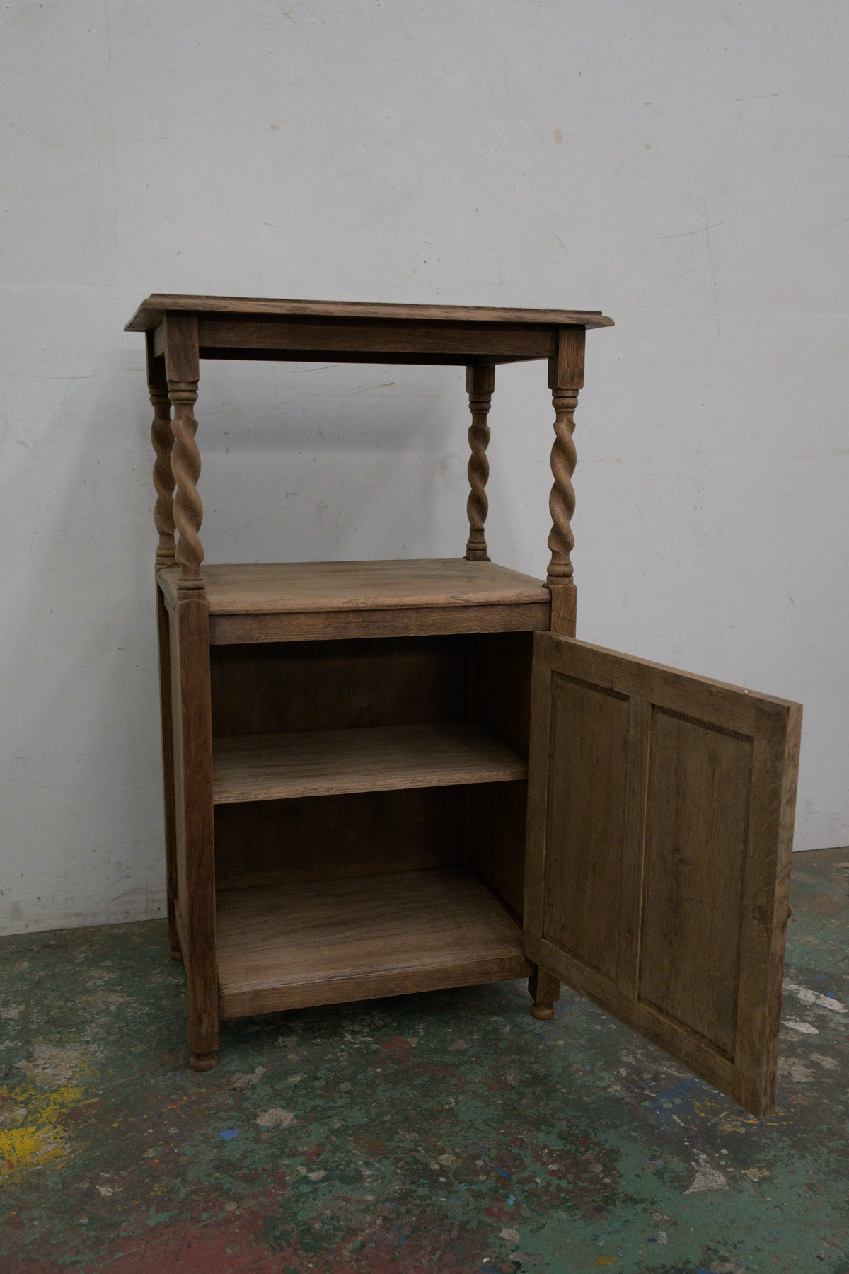 #0318 cabinet