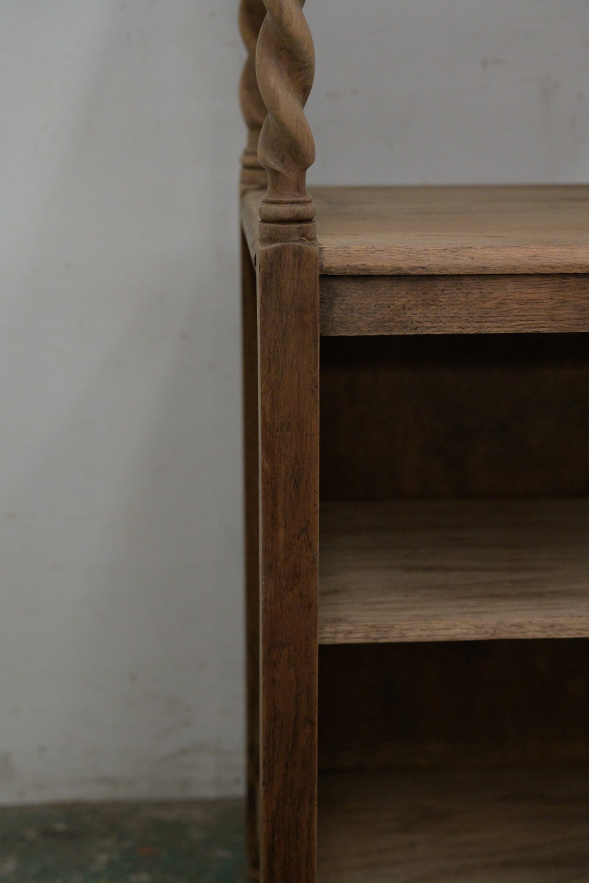 #0318 cabinet