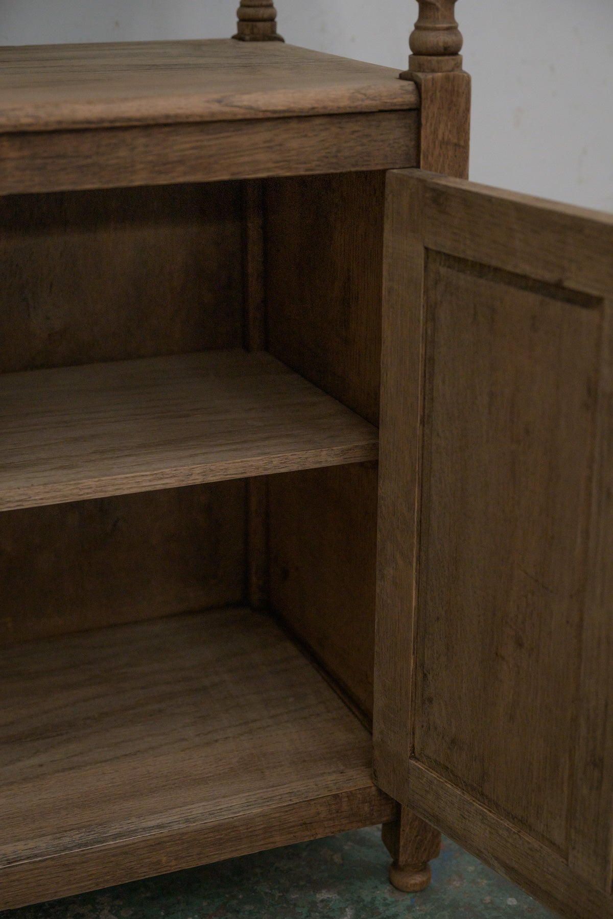 #0318 cabinet