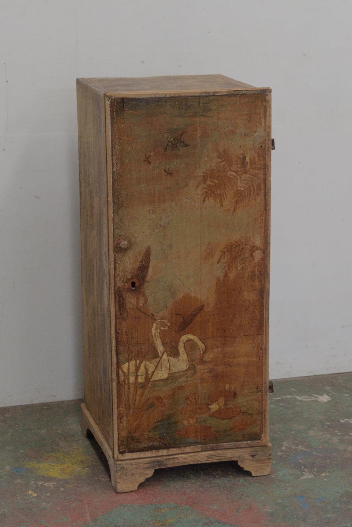 #8719 cabinet