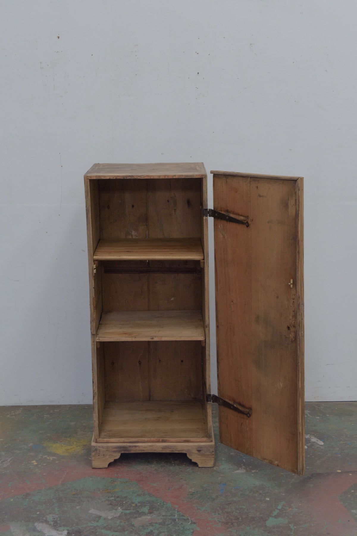 #8719 cabinet
