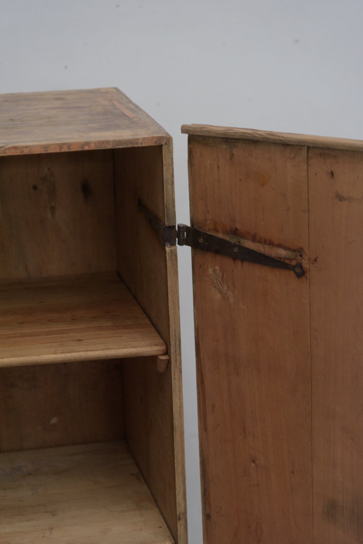 #8719 cabinet