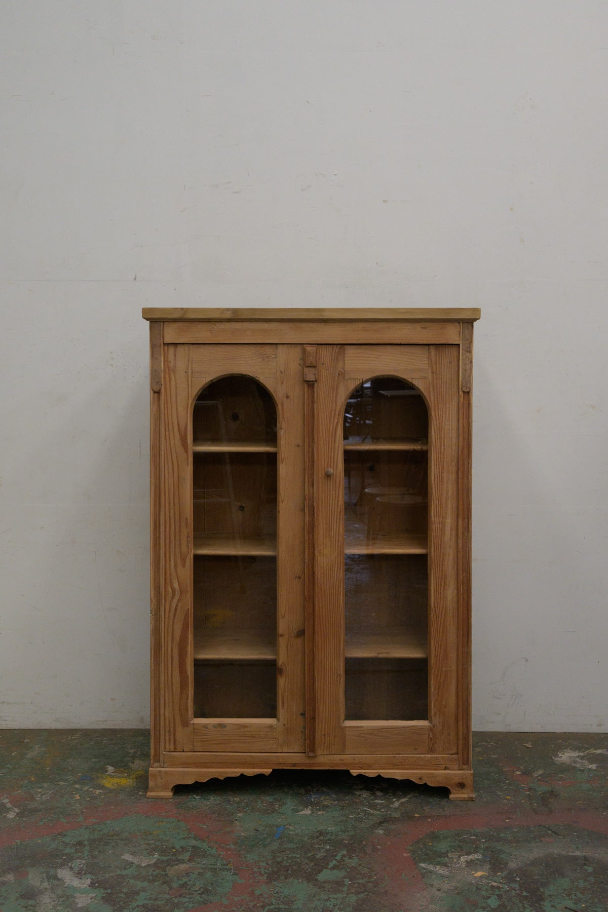 #0327 glass cabinet