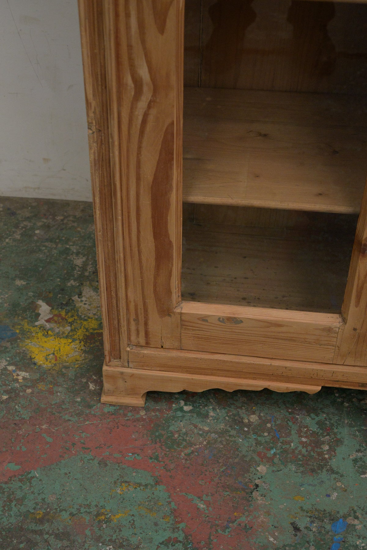 #0327 glass cabinet