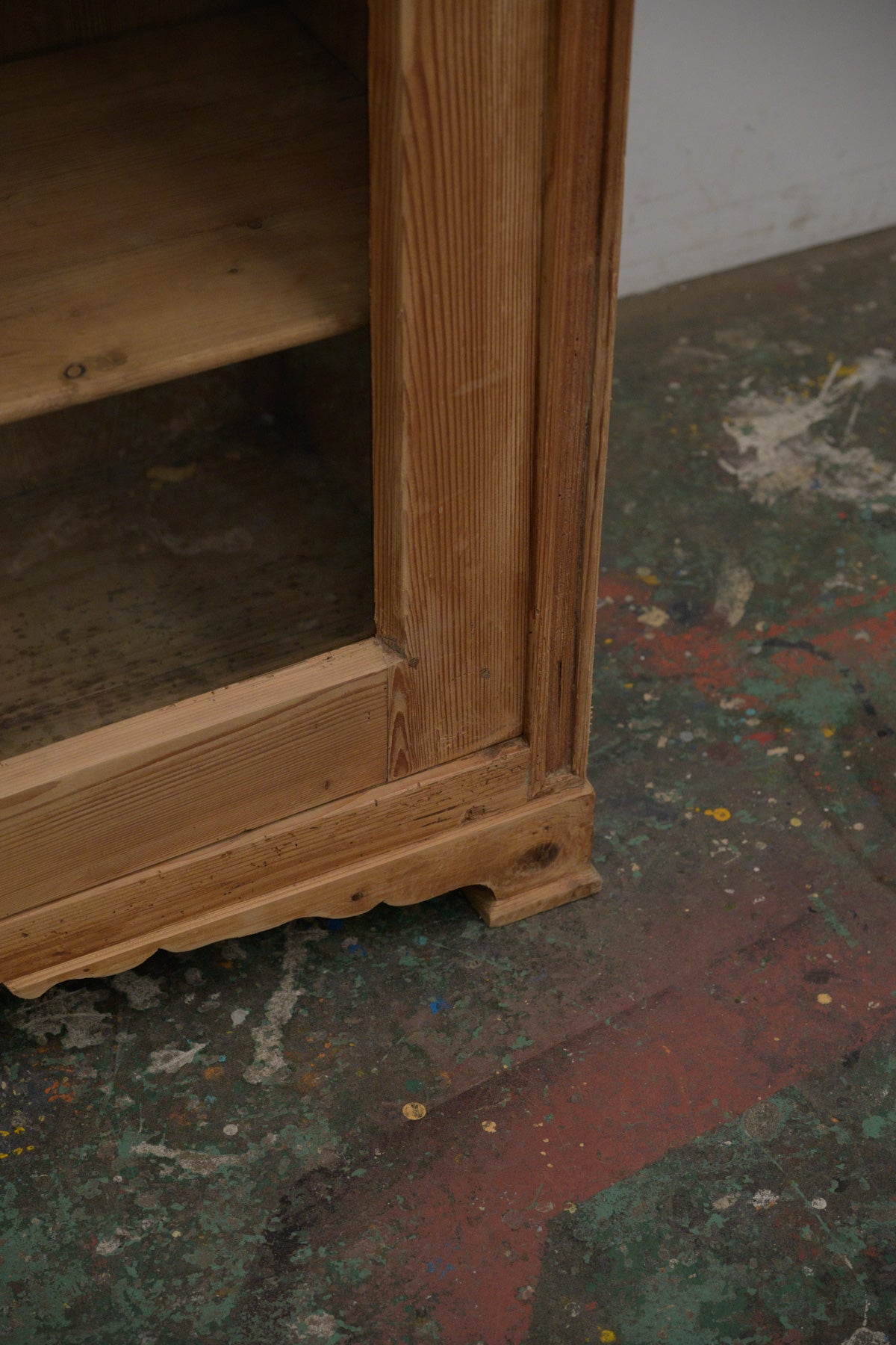 #0327 glass cabinet