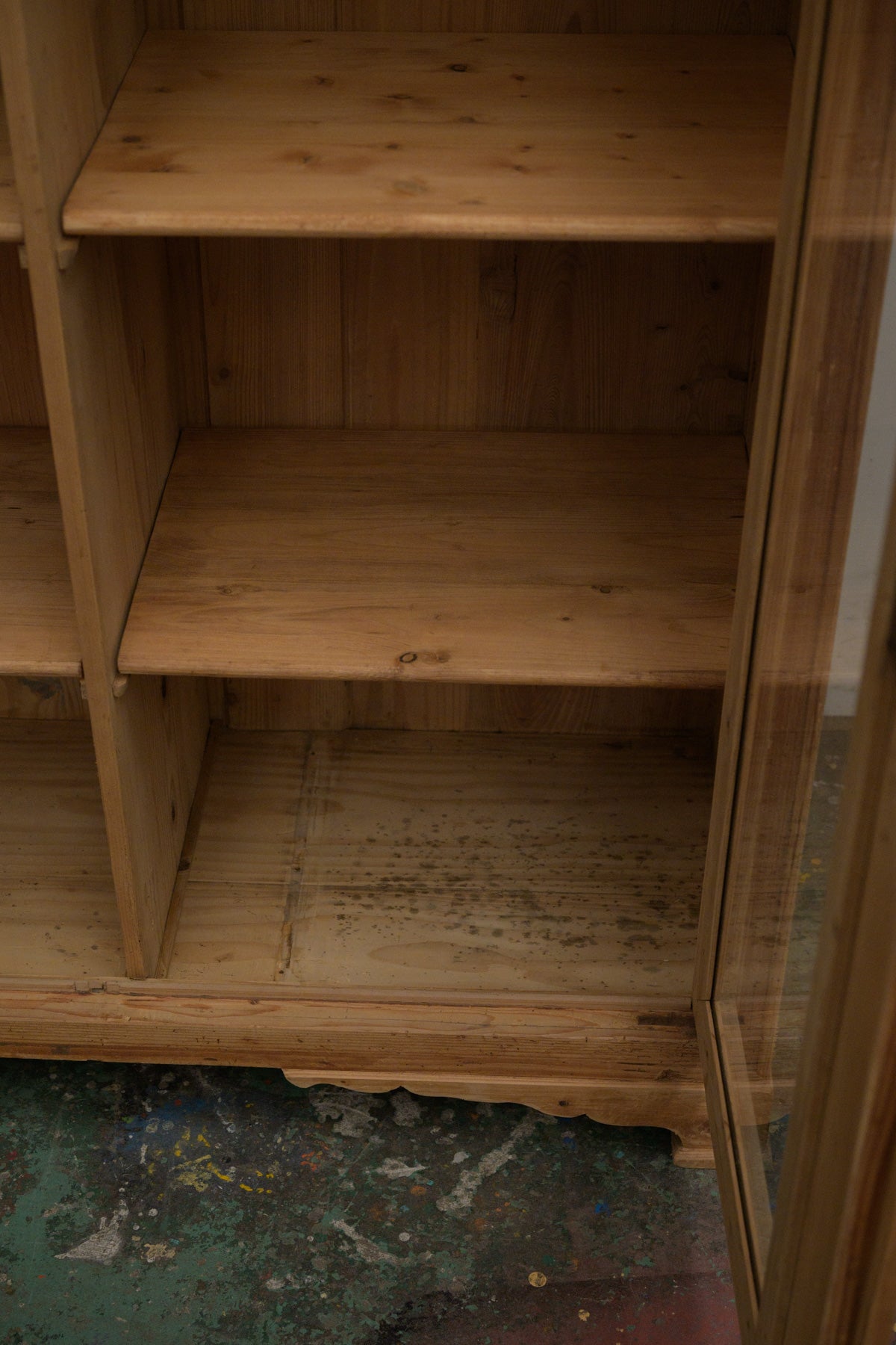 #0327 glass cabinet