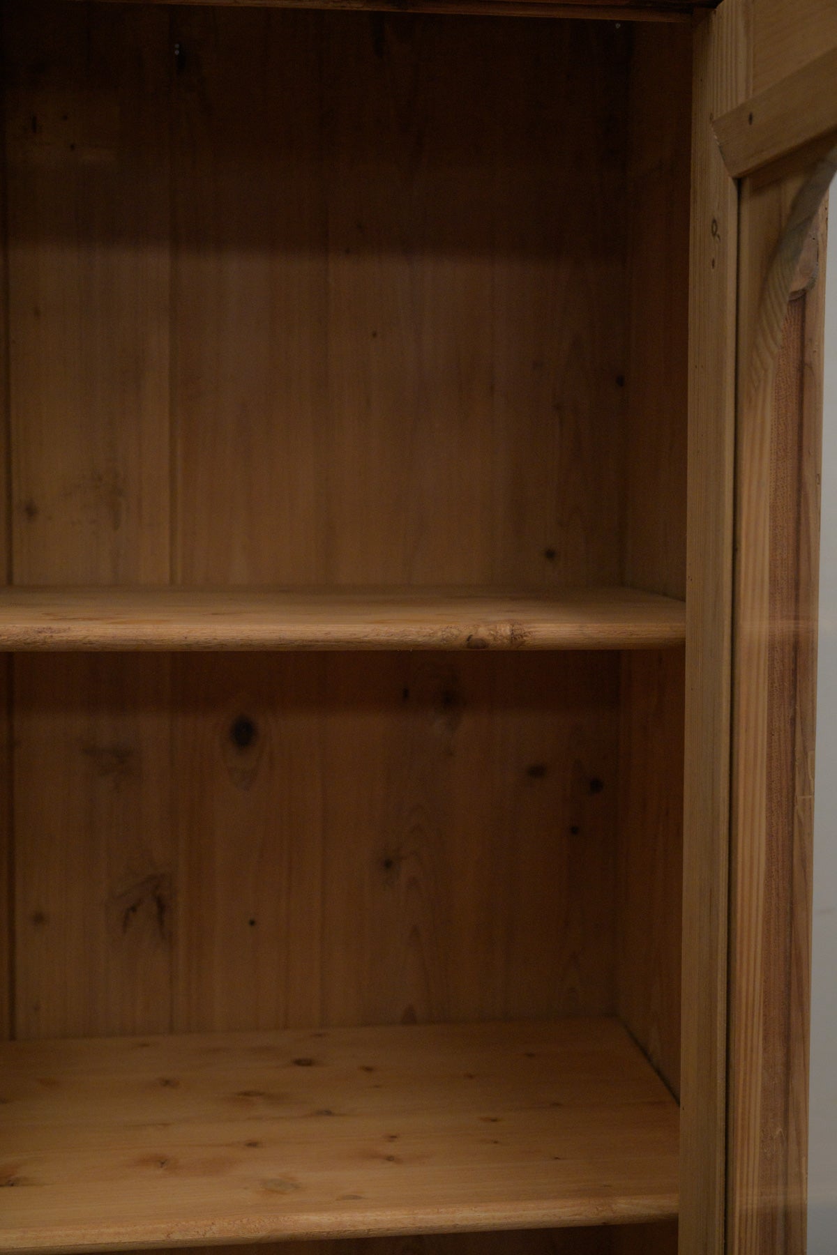 #0327 glass cabinet