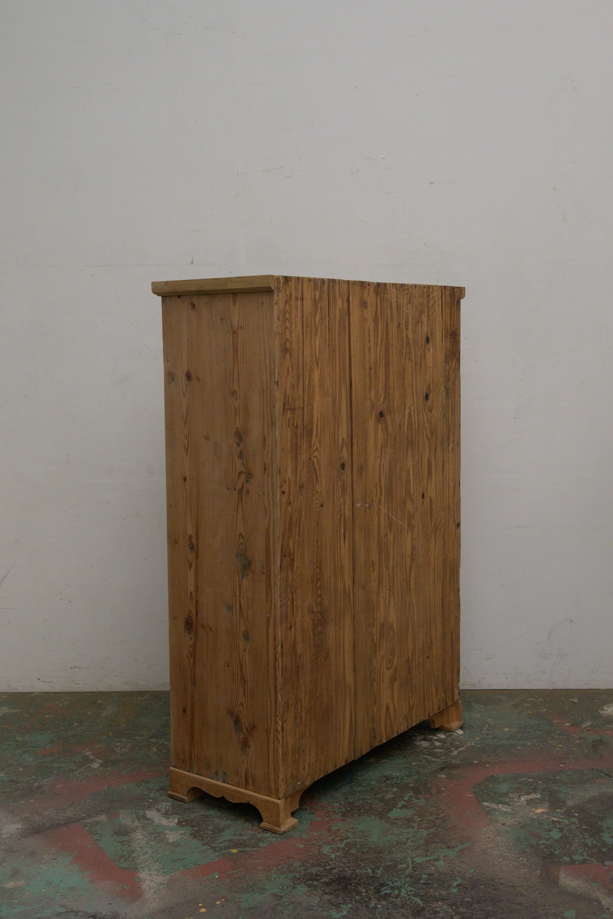 #0327 glass cabinet