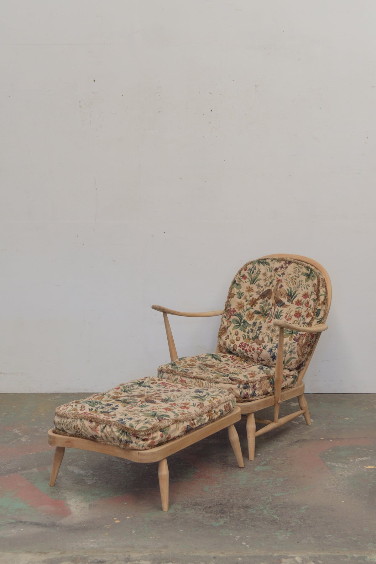 #8743 lounge chair